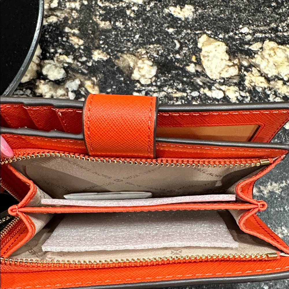 NWT Michael Kors Wallet - Picture 5 of 6